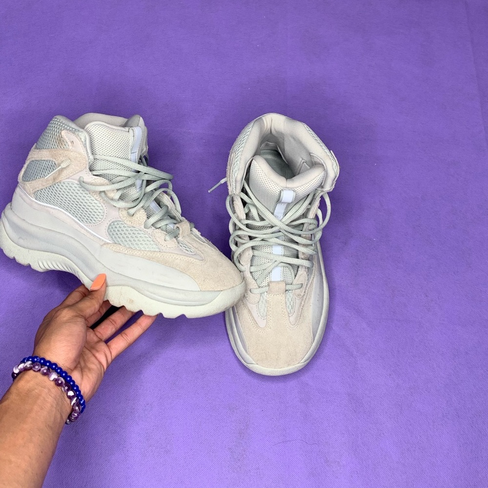 Yeezy DST boot off white cream